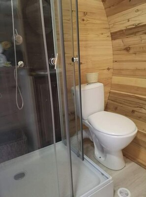Dusche, Haartrockner, Seife, Shampoo