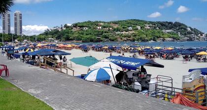 GuarujĂĄ Enseada - house for 6 people close to the beach