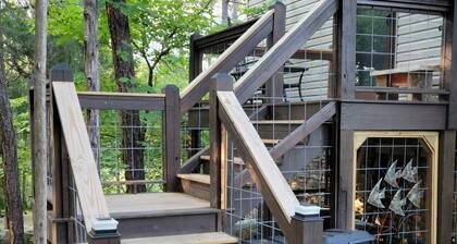 Cozy Bear Paradise on Weiss Lake in the foothills of the Appalachian Mountains