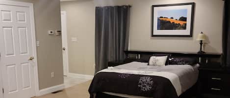 1 habitación, escritorio y cortinas blackout