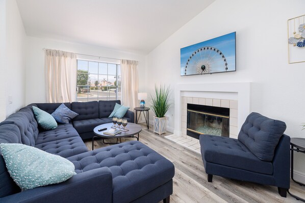 Smart TV, tavolo da calcetto, tavolo da ping pong