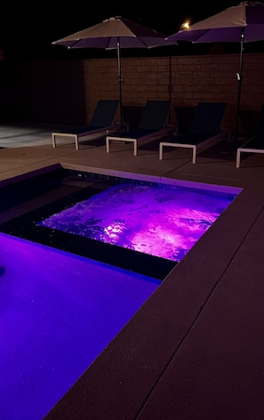 Piscina all'aperto, una piscina riscaldata