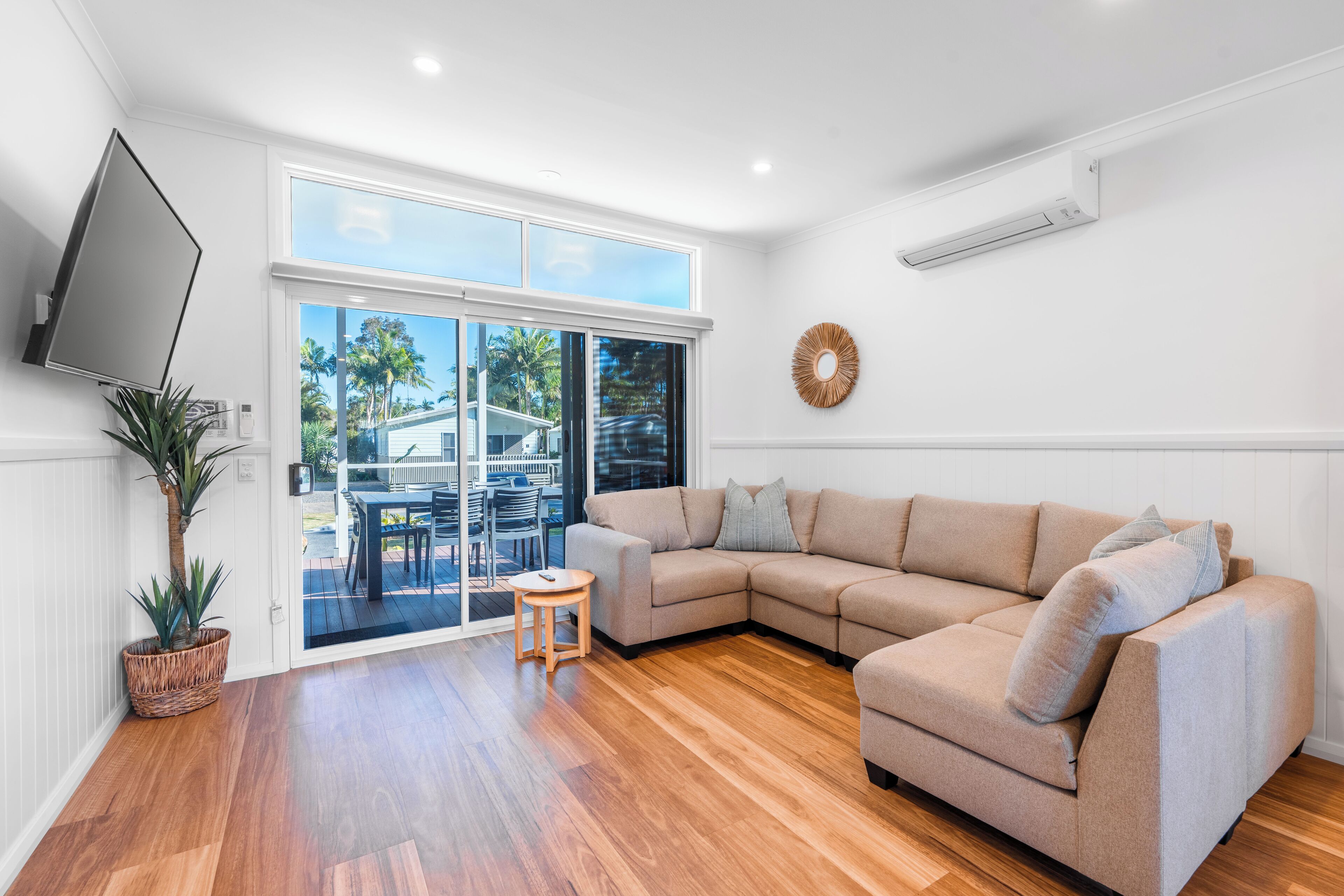 Premium Cabin, 2 Bedrooms, Non Smoking, Garden View | Living area