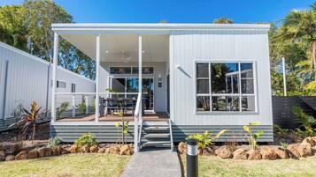 Premium Cabin, 2 Bedrooms, Non Smoking, Garden View | Terrace/patio