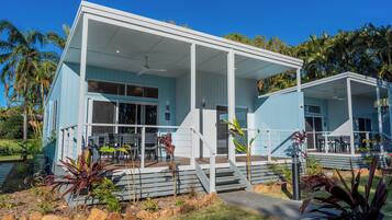 Premium Cabin, 3 Bedrooms, Non Smoking, Pool View | Terrace/patio