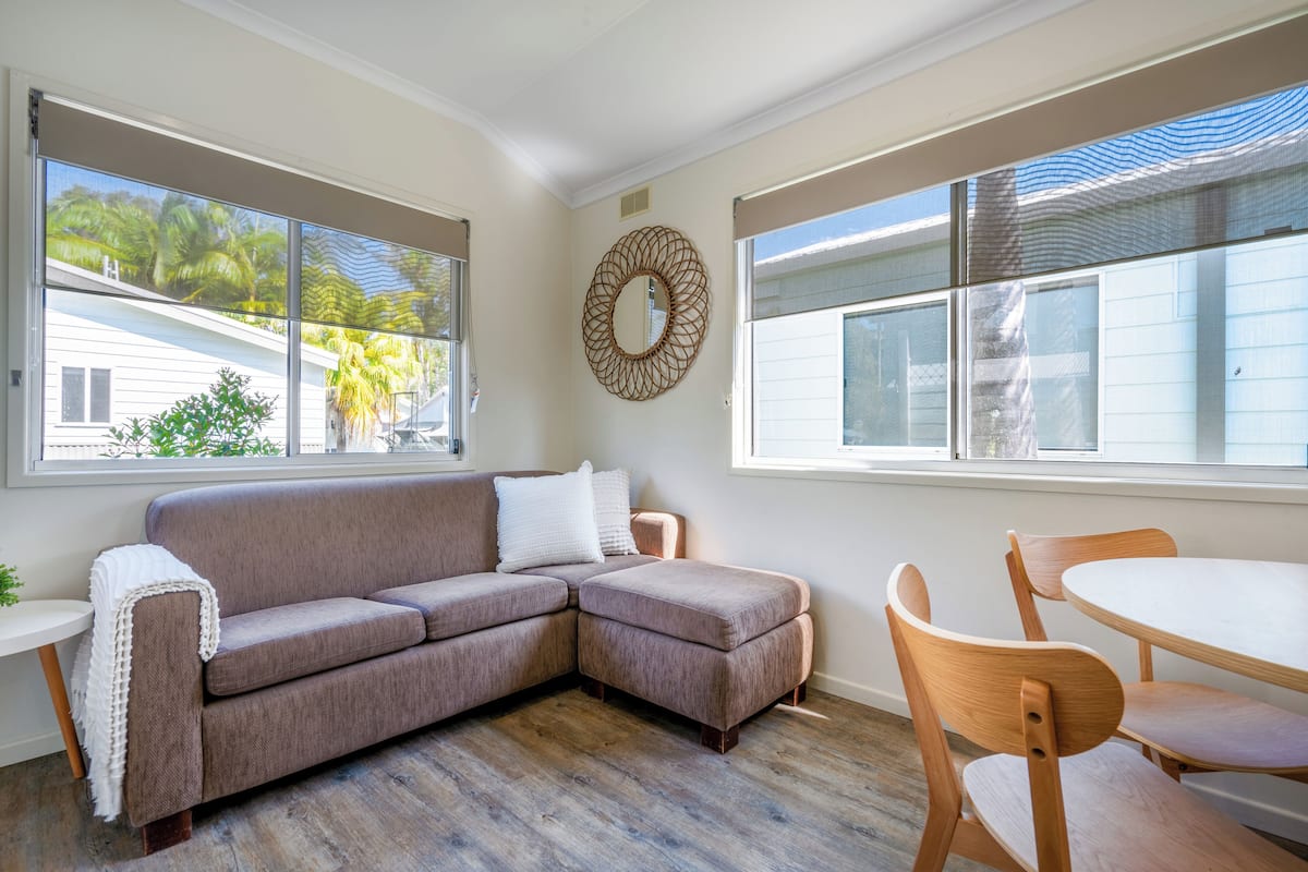 Deluxe Cabin, 2 Bedrooms | Living area