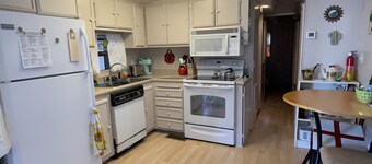 Easy, relaxing, close to everything & quiet park model in 5 ⭐️ 55 & over resort.