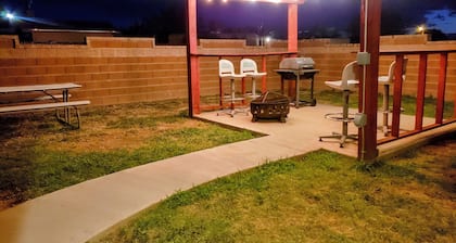 White Sands Retreat: Dreamy 3BR Ultimate Comfort & Backyard Bliss!
