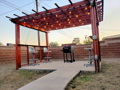 White Sands Retreat:  Dreamy 3BR Ultimate Comfort & Backyard Bliss!
