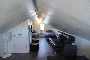 Schreibtisch, Bügeleisen/Bügelbrett, kostenloses WLAN, Bettwäsche
