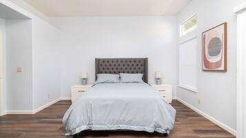 3 chambres, fer et planche à repasser, Wi-Fi, draps fournis
