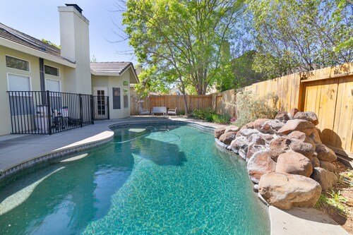 3 bedroom home with pool!!