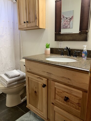 Cozy 2 Bedroom Cabin