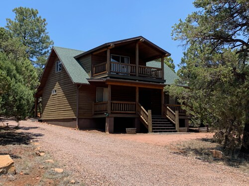 Cozy 2 Bedroom Cabin