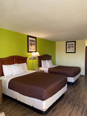 Pillowtop-bedden, een bureau, een laptopwerkplek, gratis wifi