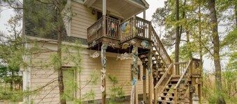 Cute waterfront apartment -- 8 min from the beach!