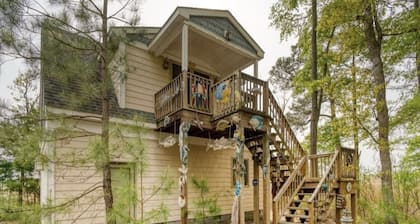 Cute waterfront apartment -- 8 min from the beach!