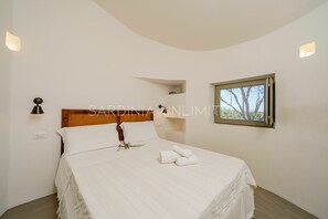 4 bedrooms, travel cot, free WiFi - Villa Portobello di Gallura with private pool (Portobello Di Gallura)