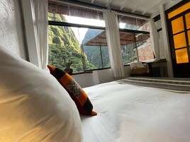 Family Quadruple Room | Individually decorated, individually furnished, free WiFi, bed sheets