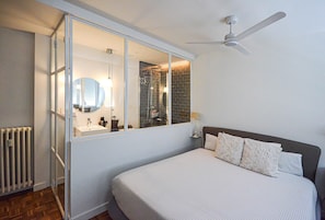 2 bedrooms, desk, iron/ironing board, travel crib