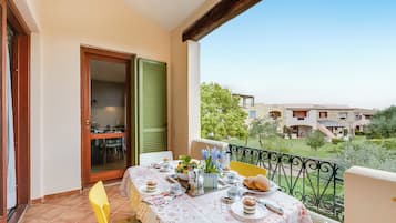 Familie appartement, meerdere slaapkamers (Il Borgo 2/15 700m From The Beach) | Terras