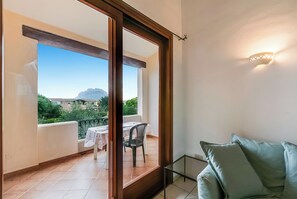 Appartamento familiare, 1 camera da letto (Il Borgo 2/15 700m From The Beach) | Area soggiorno | TV a schermo piatto