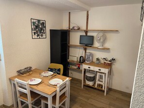Dining - Le bain de mer, studio at pleneuf beach (Pléneuf-Val-André)