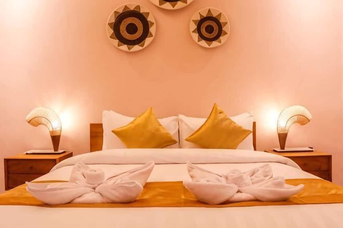 Free WiFi, bed sheets
