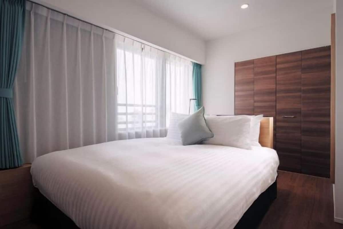 1 bedroom, in-room safe, iron/ironing board, free WiFi