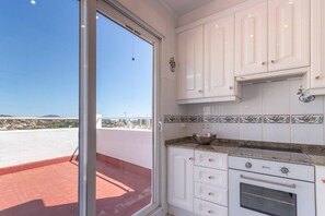 Fridge, microwave, oven, stovetop - Apartamento Pondarosa 54 by Costa CarpeDiem (Calp)