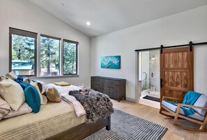 4 bedrooms, iron/ironing board, Internet, bed sheets