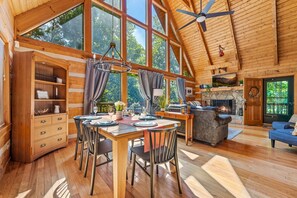 Dining - HUGE 3BD Cabin NEAR TOWN! Game Room + HOT TUB (Sevierville)