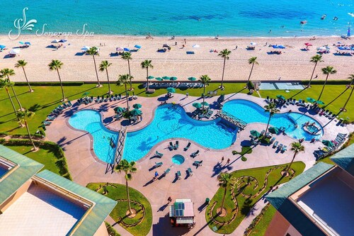 FULLY BEACHFRONT CONDO WITH AMAZING OCEAN VIEWS
