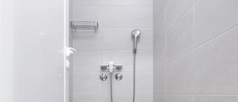 Douche, serviettes fournies