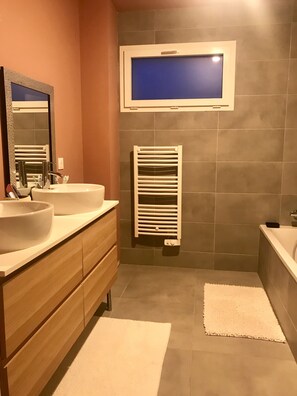 Bathtub, hair dryer, towels