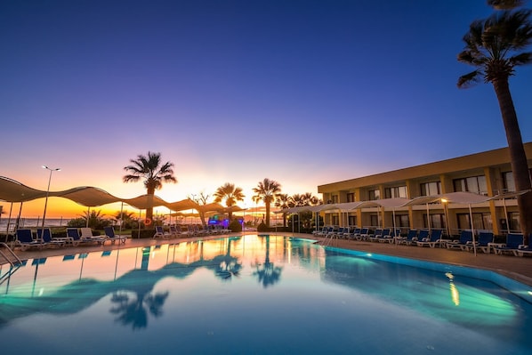 82-cm LCD TV with satellite channels, TV - Grand Sahins Gumuldur Resort (Menderes)