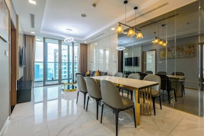2 Bedrooms Apartment | Laptop workspace, iron/ironing board, free WiFi, bed sheets
