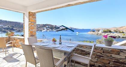 Modern Apartment overlooking the Marina of Vourkari