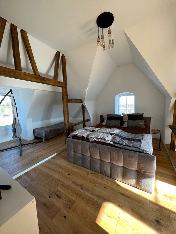 2 bedrooms, iron/ironing board, travel cot, free WiFi