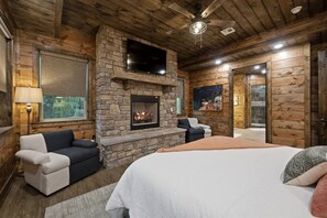 7 bedrooms, desk, iron/ironing board, WiFi