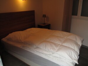 2 bedrooms, iron/ironing board, travel cot, free WiFi