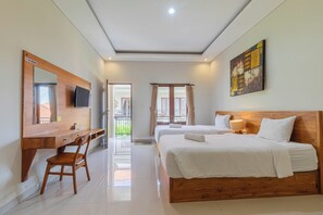 Desk, free WiFi, bed sheets - Komala Homestay by ecommerceloka (Canggu)
