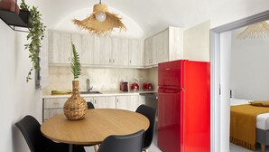 Nhà liên kế Cao cấp, 2 phòng ngủ | Bếp riêng