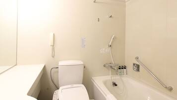 وحدات دش مع أحواض استحمام، مستلزمات مجانية للعناية الشخصية، مجففات شعر