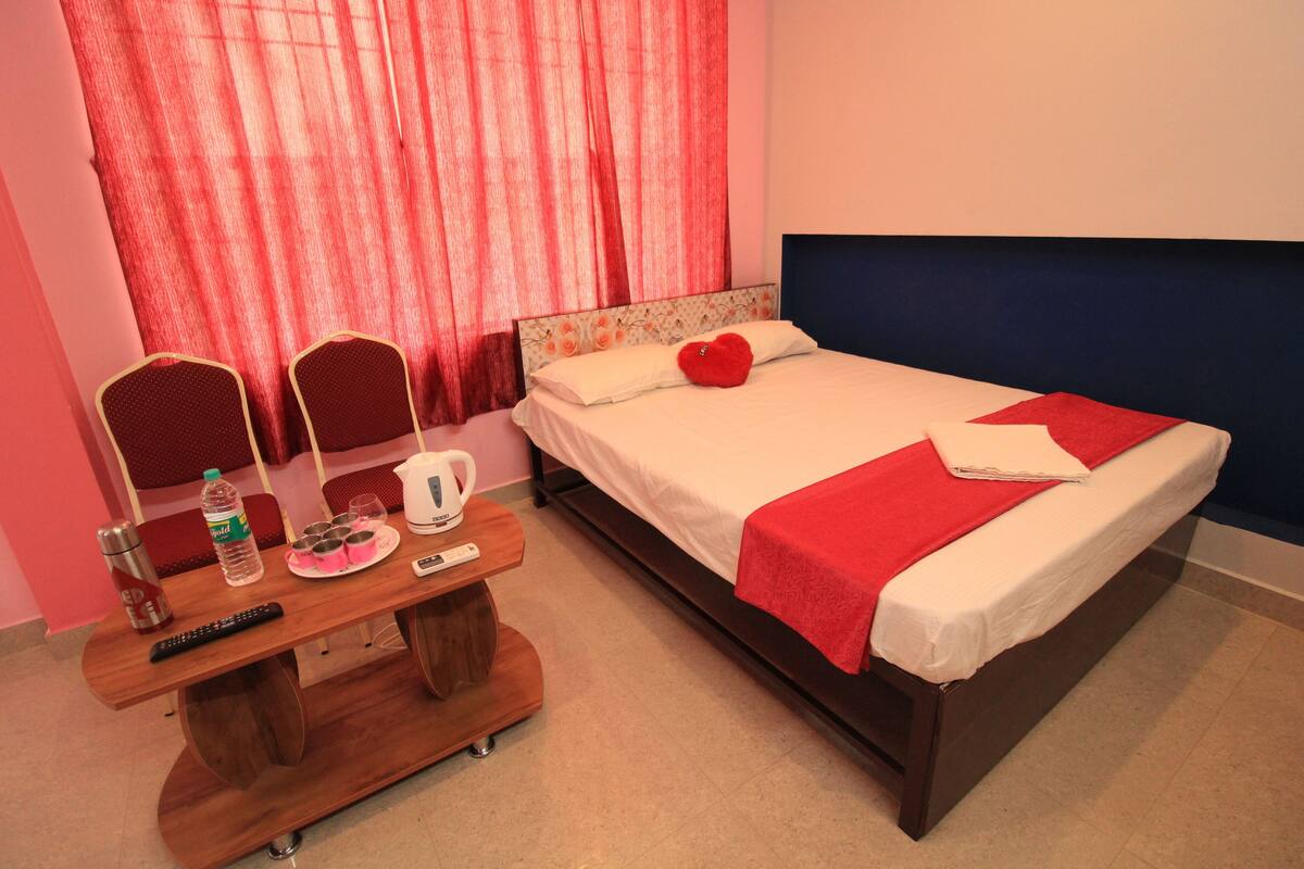 Egyptian cotton sheets, premium bedding, free WiFi, bed sheets