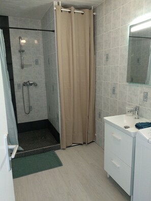 Shower, hair dryer, towels, toilet paper
