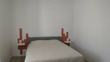 1 chambre, bureau, fer et planche à repasser, Wi-Fi gratuit