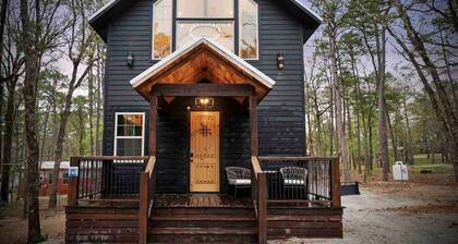 Cozy Modern Farmhouse Hot Tub, Firepit, Game Table