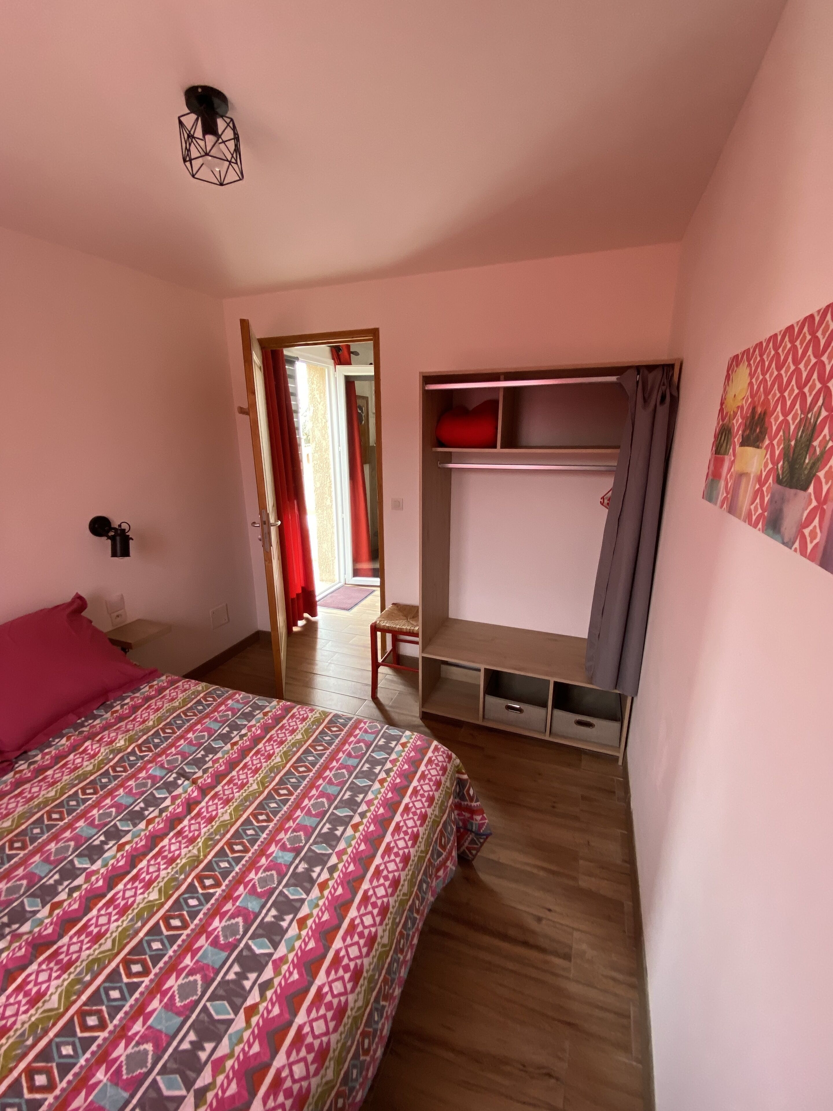 2 chambres, fer et planche à repasser, lit parapluie, Wi-Fi gratuit