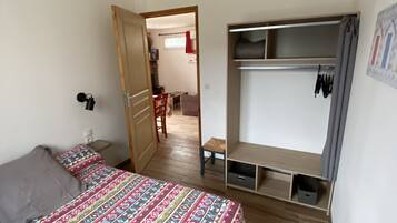 2 bedrooms, iron/ironing board, travel crib, free WiFi